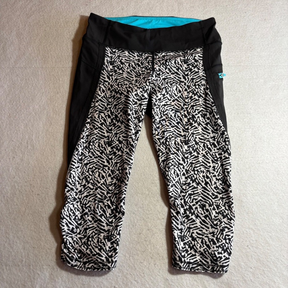 Lululemon Womens Size 6 Black White Crop Leggings Athletic Yoga Pants